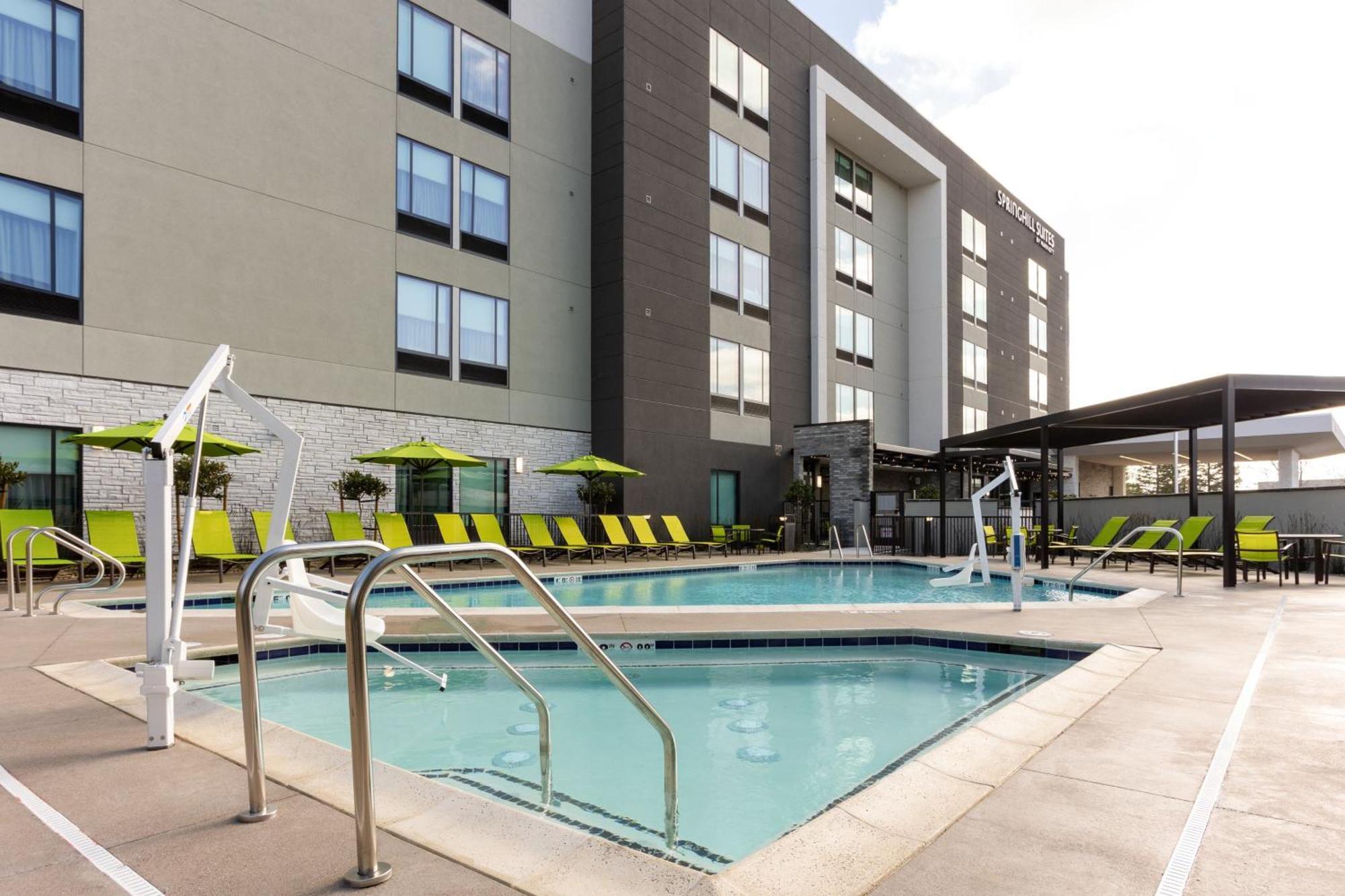 Springhill Suites By Marriott Pleasanton Bagian luar foto