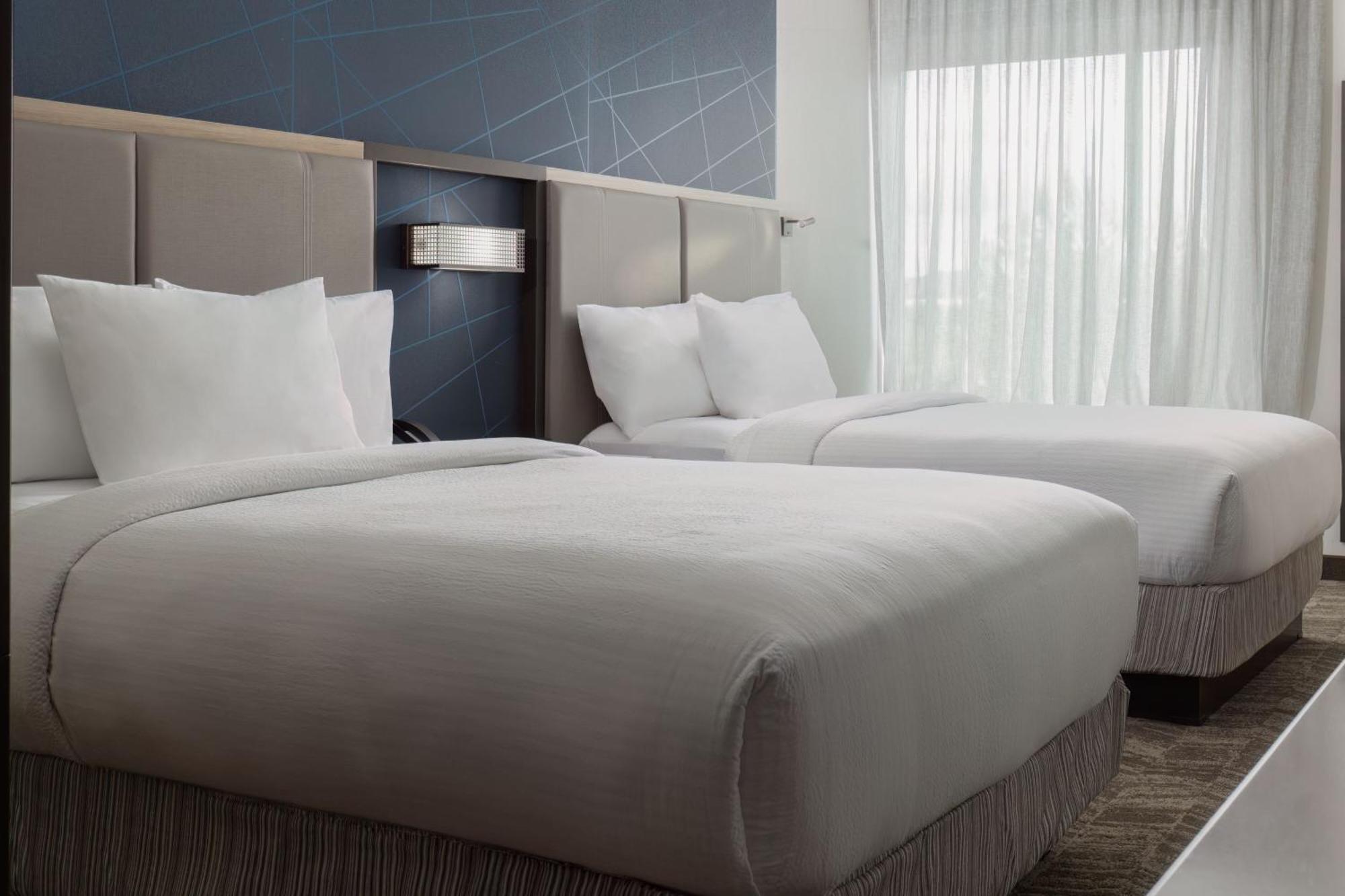Springhill Suites By Marriott Pleasanton Bagian luar foto