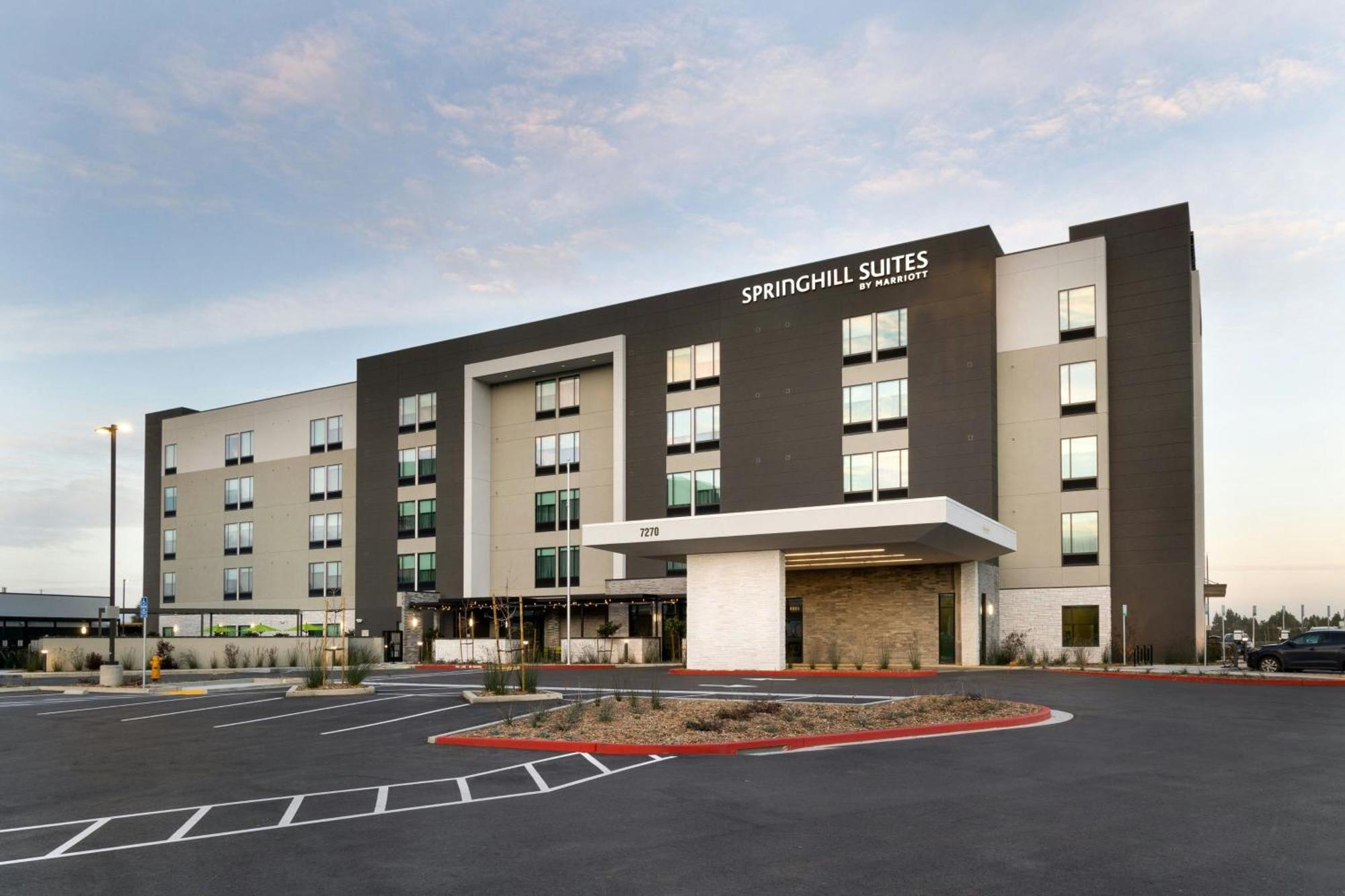 Springhill Suites By Marriott Pleasanton Bagian luar foto